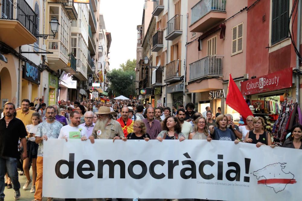 Unas 3.500 personas se manifiestan en Palma a favor del "derecho a decidir de los catalanes"