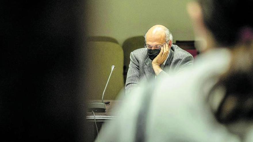 Francisco Pomares, durante la comisión parlamentaria en que superó el examen de idoneidad para la Junta de Control de la RTVC.