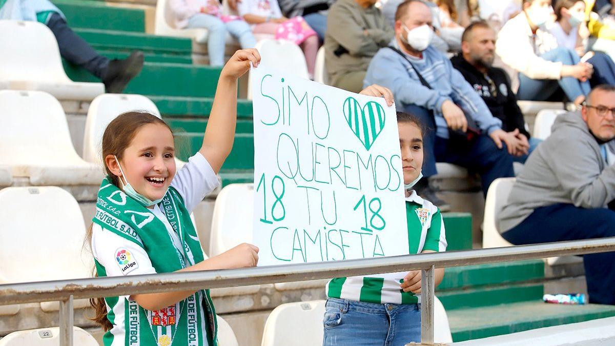 Jóvenes seguidoras de Simo en El Arcángel.