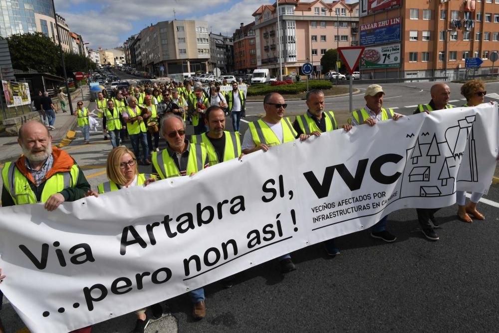 Vecinos cortan tráfico en protesta por el trazado