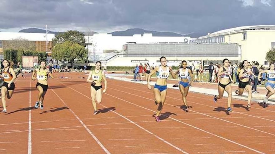 Carrera de los 60 metros lisos femeninos, prueba en la que María Quetglas logró la mínima.