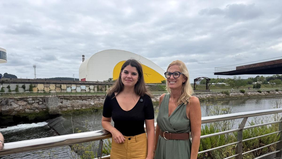 EN IMÁGENES: la concejala de turismo Raquel Ruiz y la viceconsejera de turismo Lara Martínez