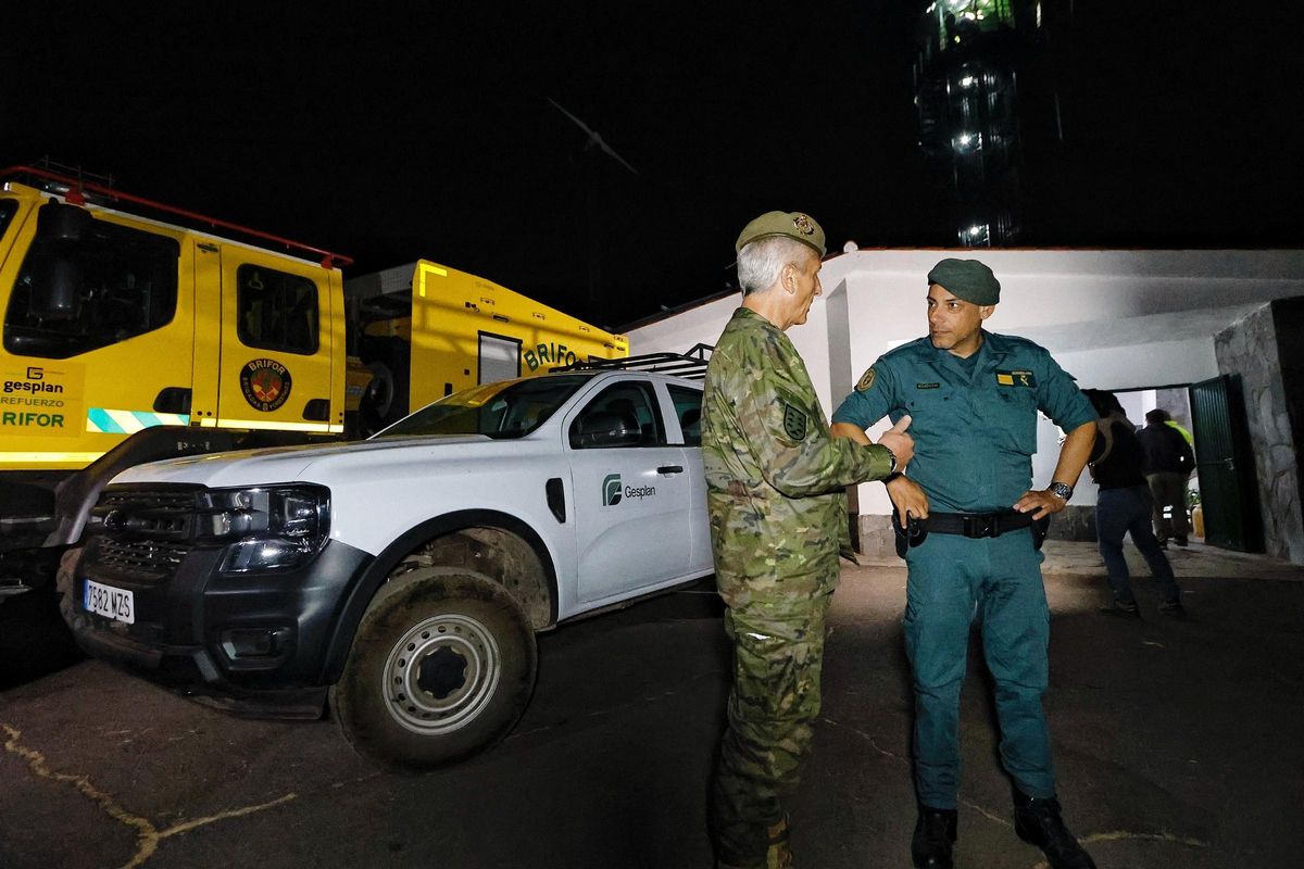 Personal encargado de la protección de los montes tinerfeños.