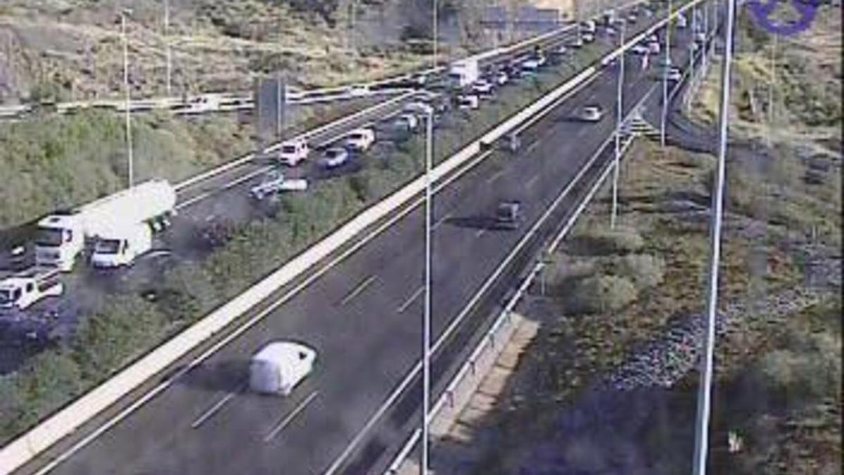 Colas en la autopista del sur de Tenerife, a la altura del municipio de Candelaria.