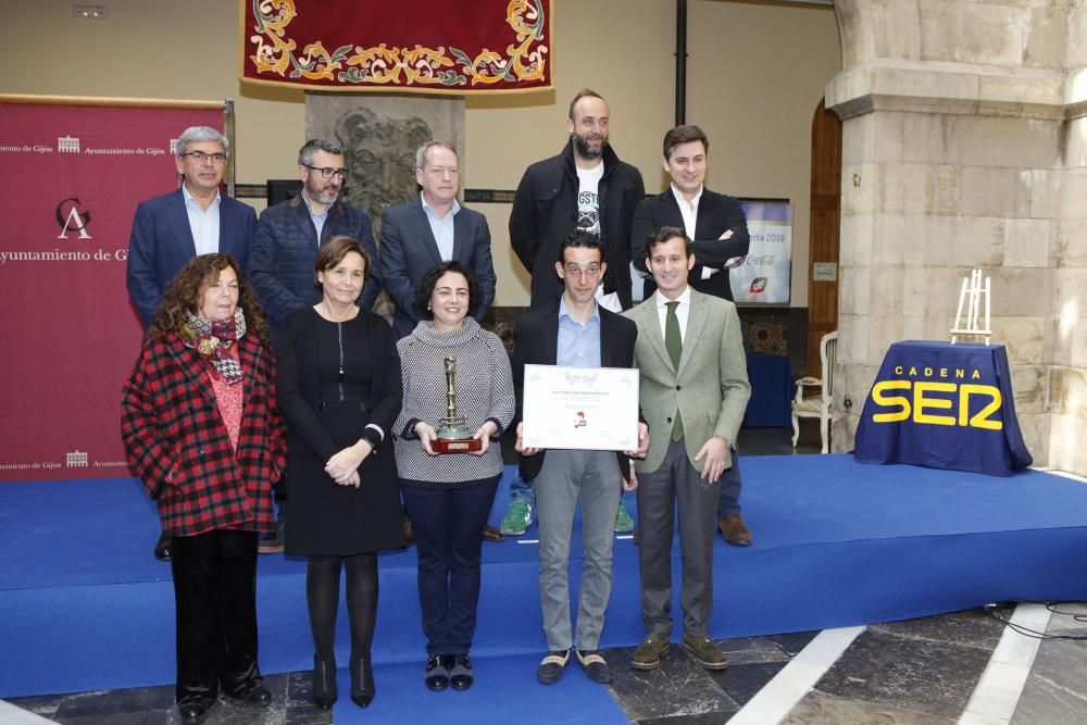 Cadena SER Gijón otorga el premio Gijón Ciudad Abierta a la asociación Una ciudad para todos, en el Antiguo Instituto