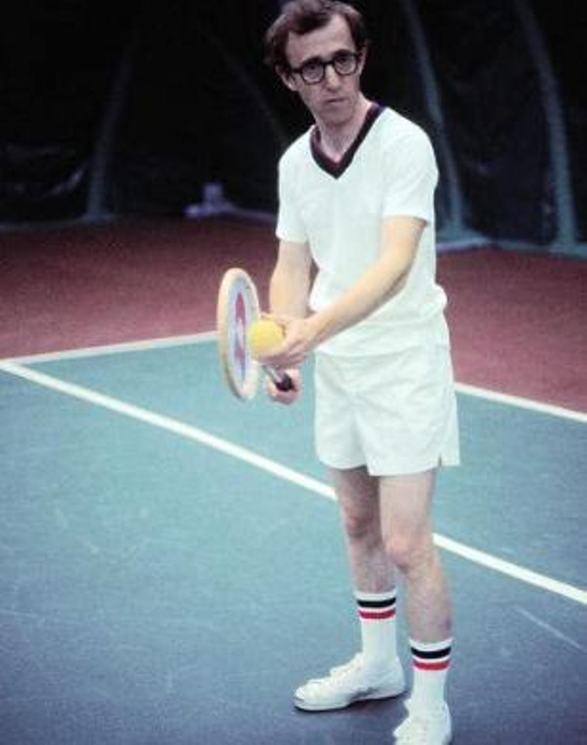 Woody Allen juega al tenis, durante su película 'Manhattan'