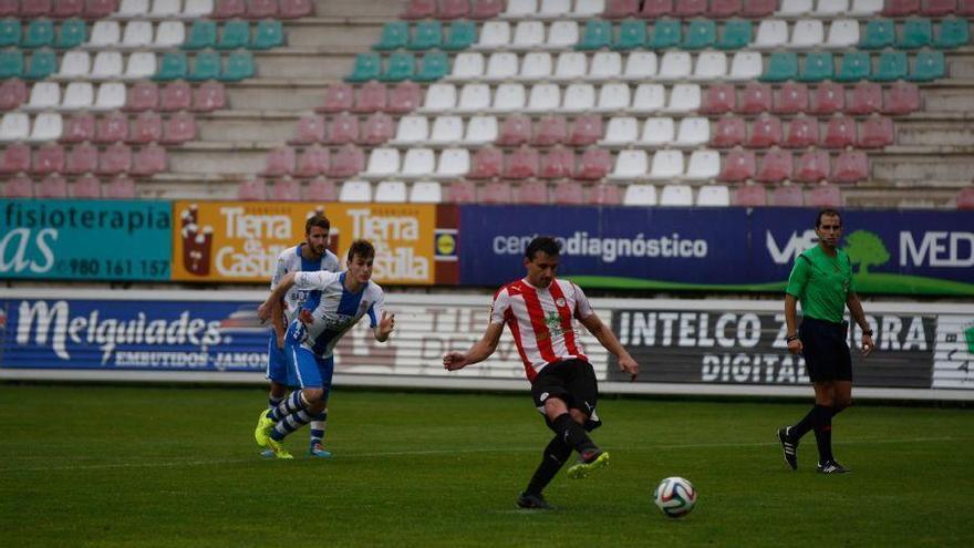 Arkaitz, durante el encuentro del domingo ante el Real Avilés.