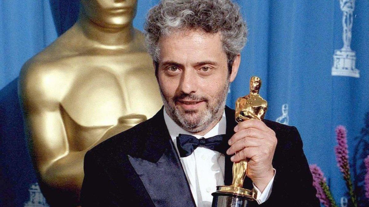 El compositor Nicola Piovani, recogiendo un Oscar por su música para 'La vida es bella'.