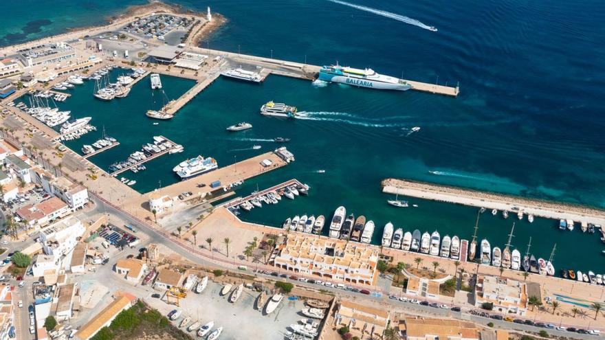 Vista aérea del puerto de la Savina.