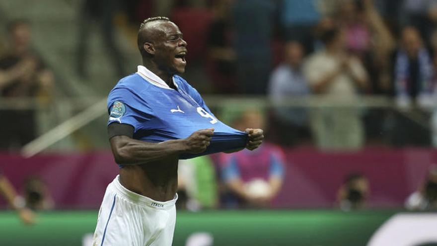 Balotelli celebra uno de sus goles