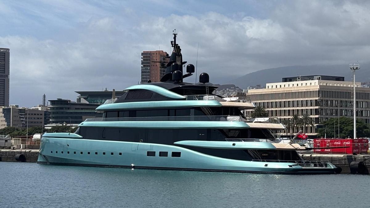 El yate Kensho, en el Puerto de Santa Cruz de Tenerife.