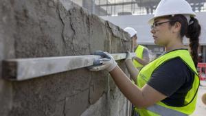 La falta de mà d’obra retarda la reforma d’habitatges