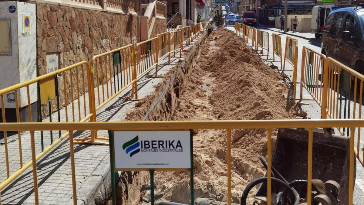 Obras en la calle Amílcar, en pleno Arenal de Palma. | AHPP