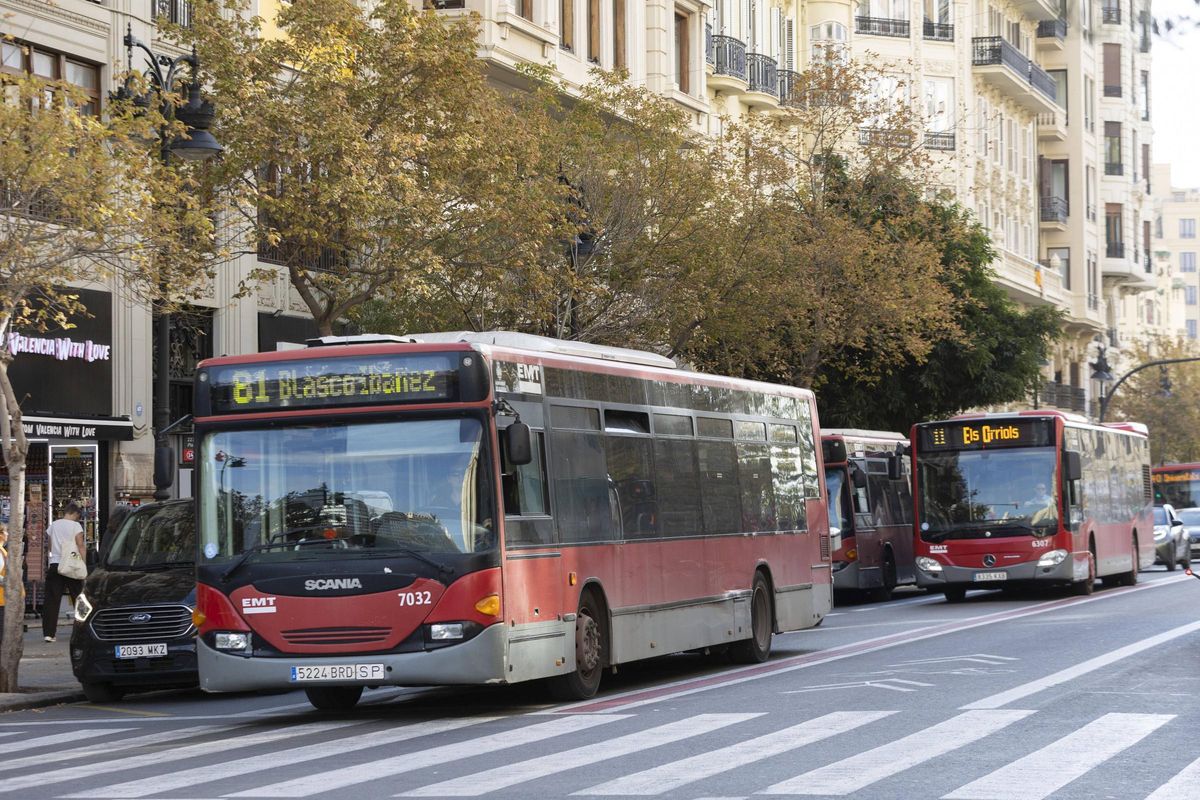 Autobuses de la EMT en València.