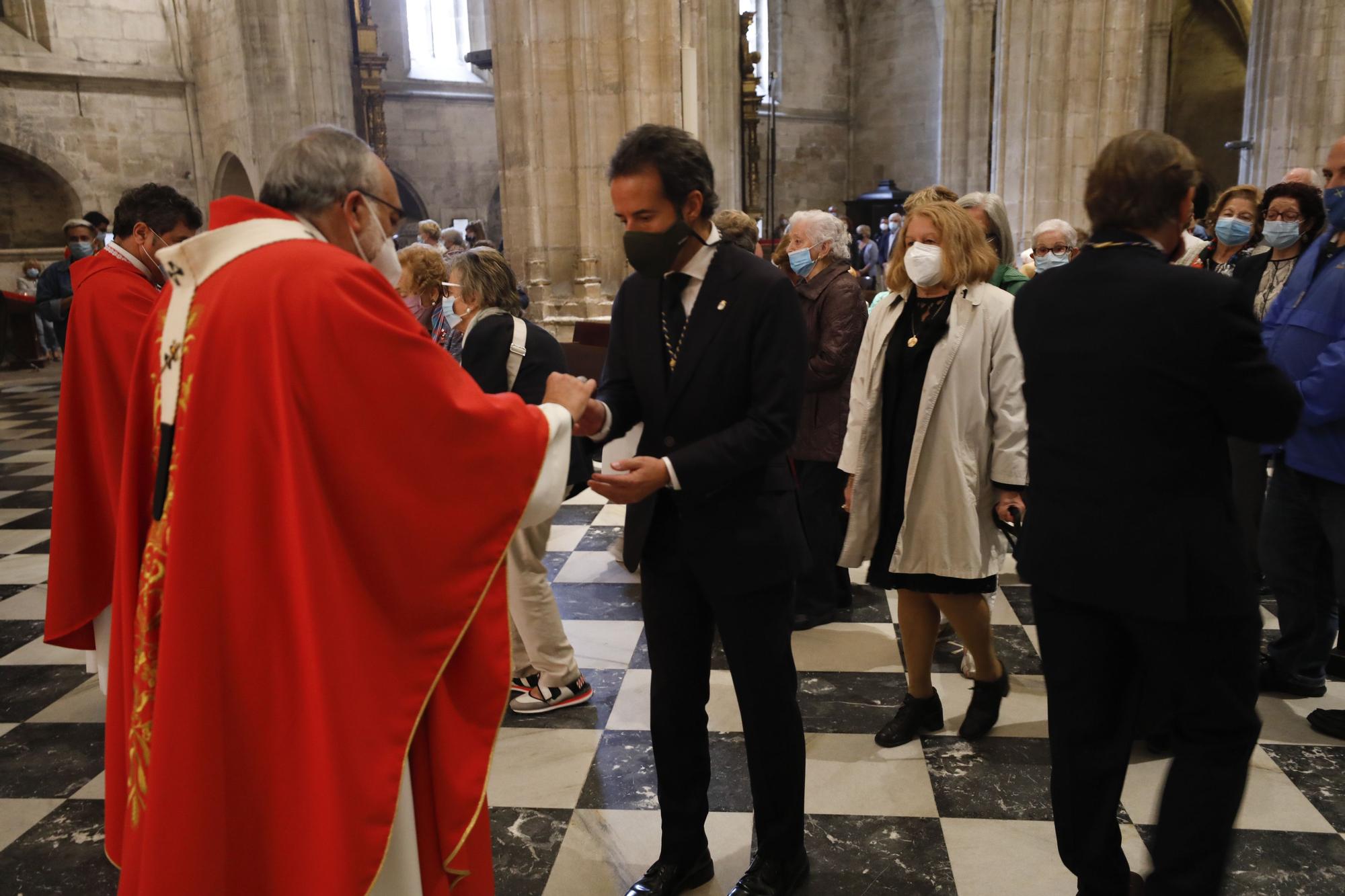 Sancta normalidad: la Catedral de Oviedo cierra el Jubileo con una misa multitudinaria