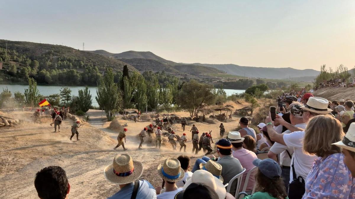 Momento de la recreación de la Batalla del Ebro en Fayón