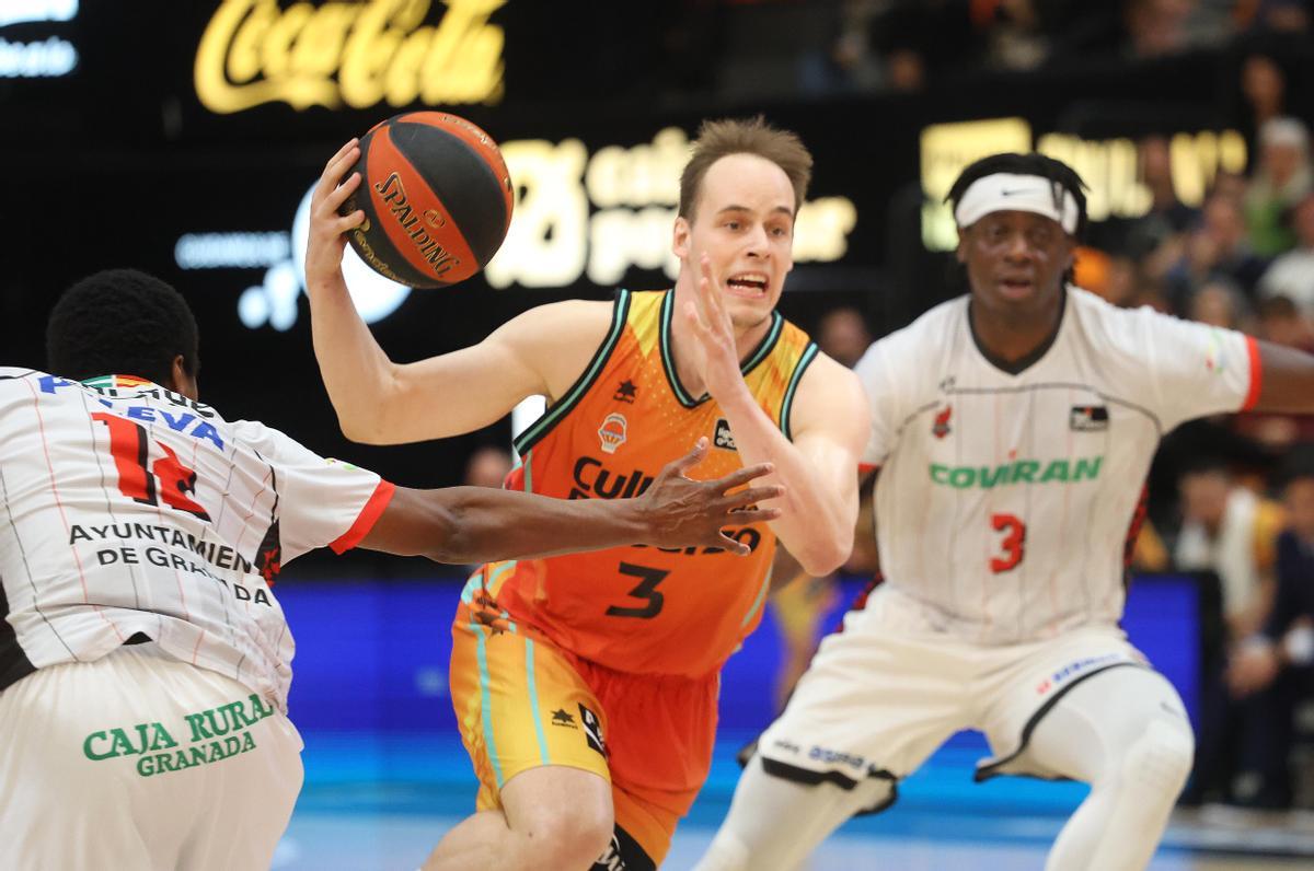 Klemen Prepelic, en el partido entre el Valencia Basket y el Coviran Granada