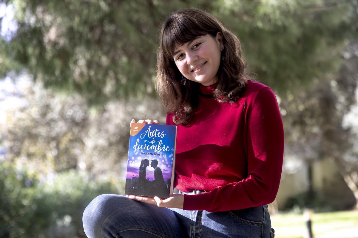 Joana Marcús con su anterior novela