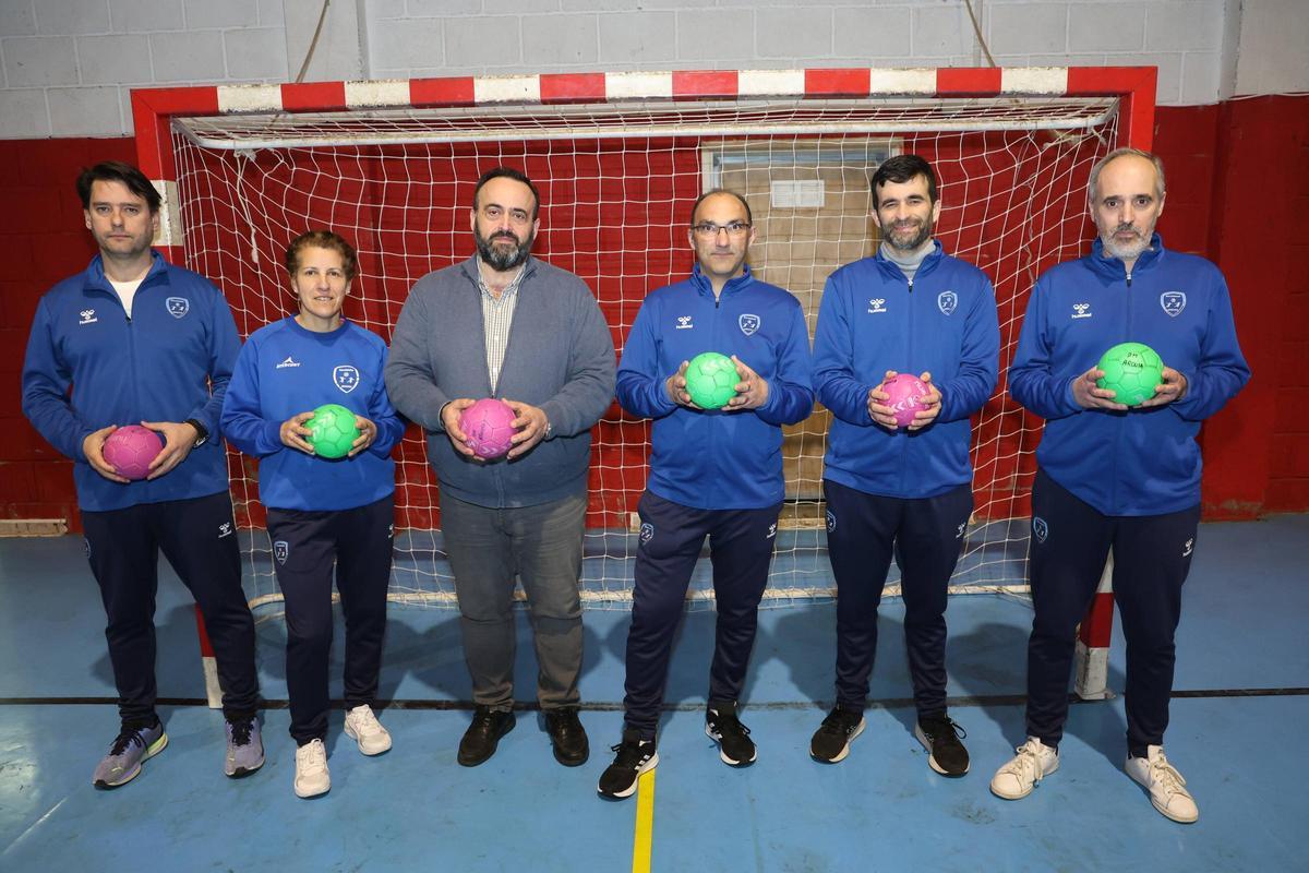 Miembros de la directiva del Balonmán Arousa.