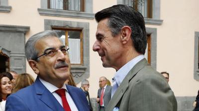 Román Rodríguez y José Manuel Soria, ayer.  