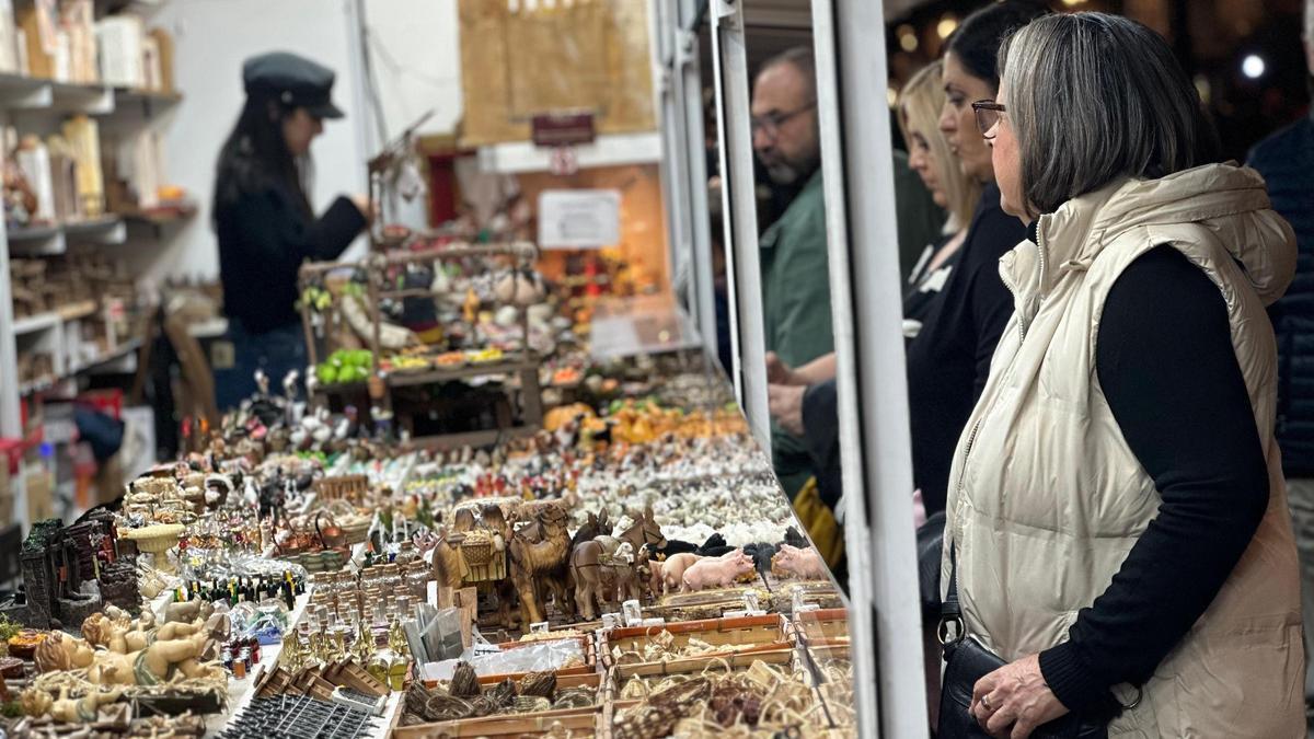 Visitantes de la Feria del Belén de Sevilla 2024.