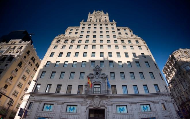 Telefónica cierra la venta de su histórica sede de Gran Vía al empresario murciano Tomás Olivo por más de 200 millones de euros