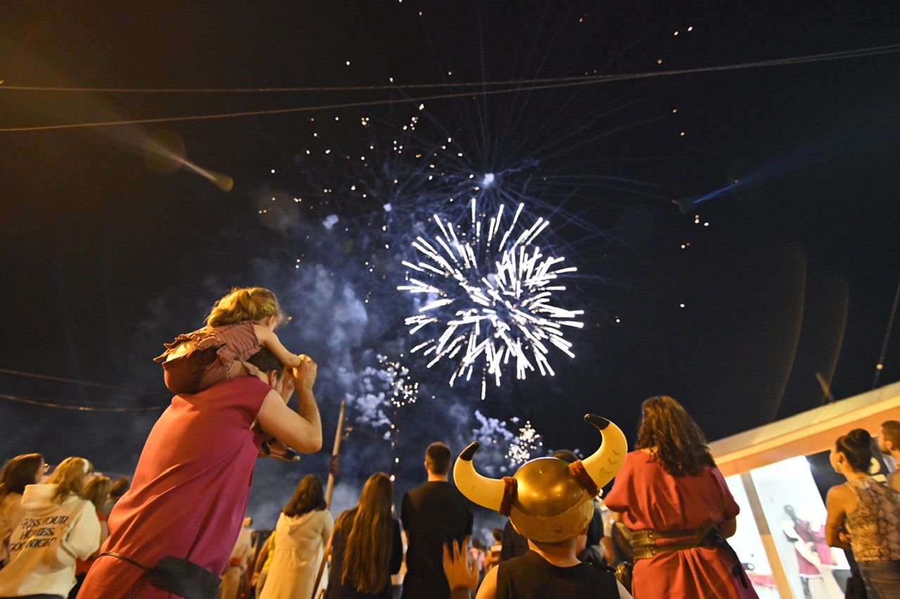 Apagado de fuego sagrado y fuegos artificiales para poner fin a Carthagineses y Romanos 2023