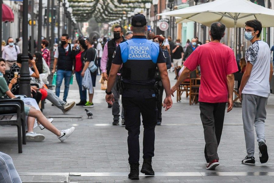 Comercios en la calle de Triana durante la campaña de Navidad y Reyes