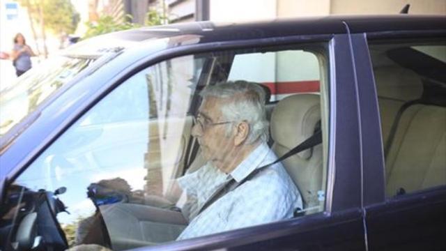 Daniel Osácar 8 El extesorero de Convergència, ayer, saliendo de la sede central del partido en Barcelona.