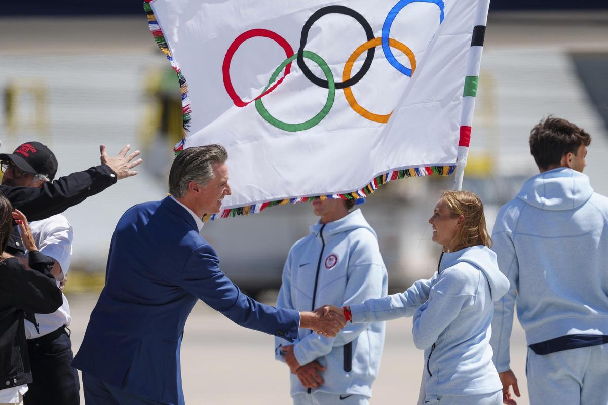 La bandera olímpica ya está en Los Ángeles, sede de los Juegos en 2028