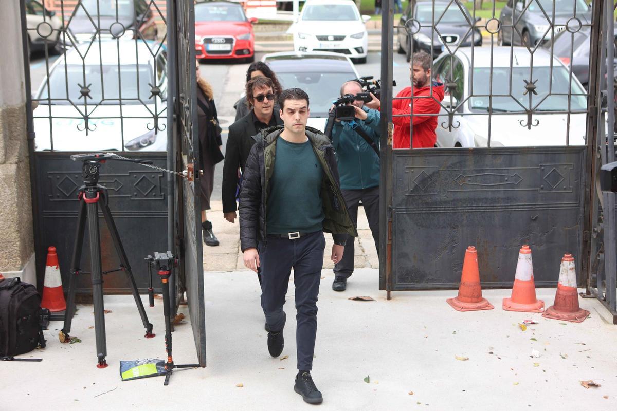 Los acusados en el crimen de Samuel Luiz llegan a la Audiencia Provincial para la lectura del veredicto