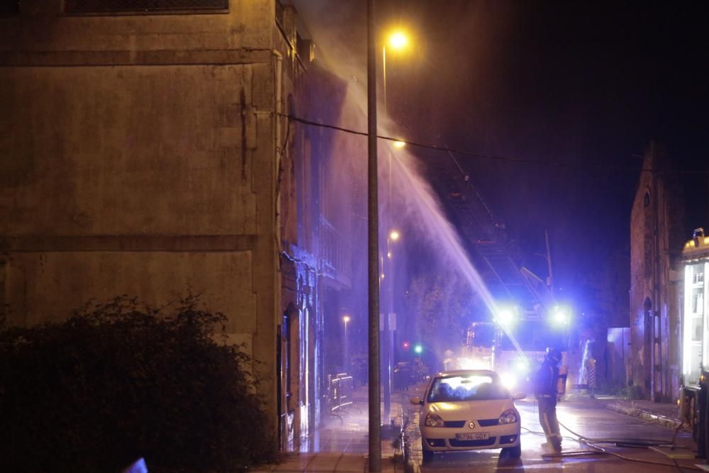 Un fuego destruye el chalé de los García Pola, uno de los tesoros indianos de Avilés.