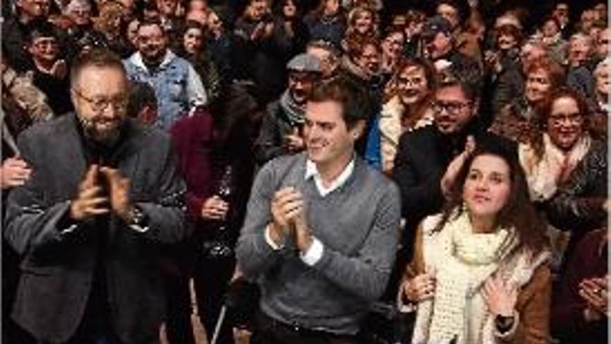 Albert Rivera acompanyat de Girauta i Arrimadas a Nou Barris.