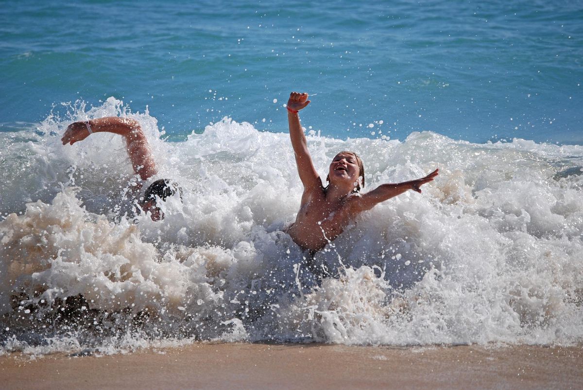 Las otitis externas son uno de los grandes riesgos de las playas y piscinas