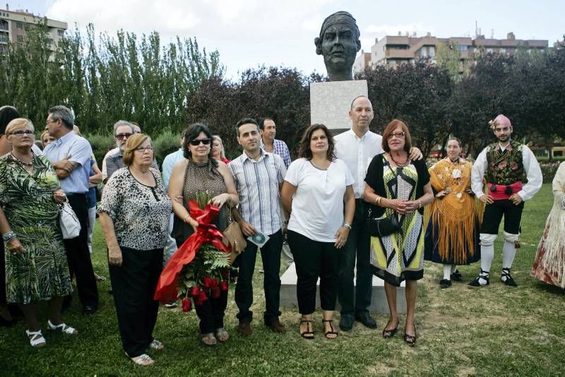 Inauguración de la escultura al jotero Mariano Arregui