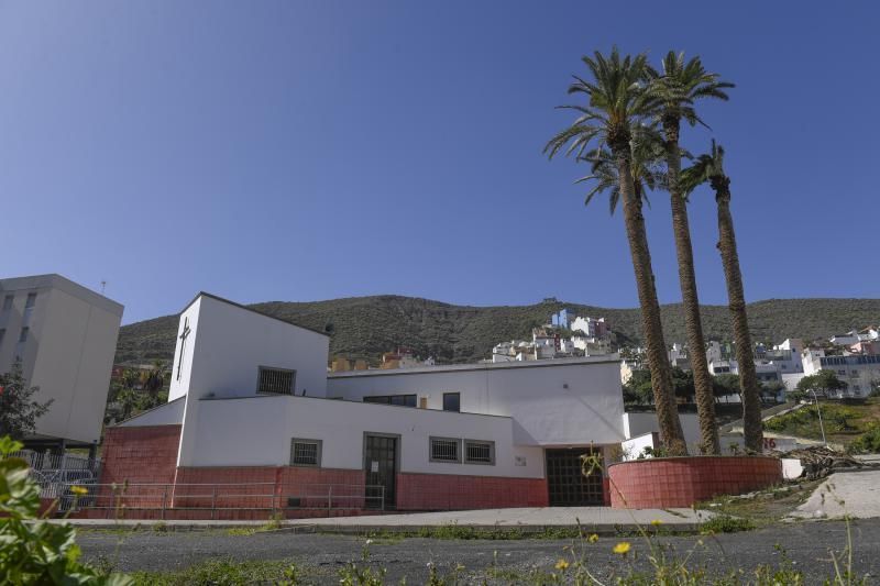 LAS PALMAS DE GRAN CANARIA  06-02-2019  LAS PALMAS DE GRAN CANARIA.  Palmeras en el solar en donde Hiperdino proyecta construir un supermercado y reconstruir la Iglesia de La Vega de San Jose.  FOTOS: JUAN CASTRO  | 06/02/2019 | Fotógrafo: Juan Carlos Castro