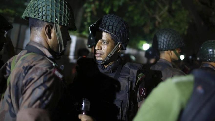 El Estado Islámico se atribuye el asalto a un restaurante de Bangladés con rehenes extranjeros