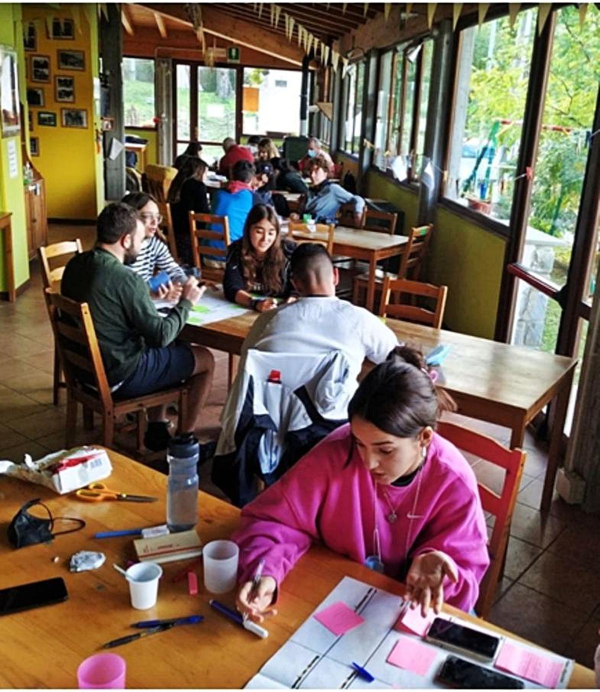 Uno de los talleres con jóvenes. |