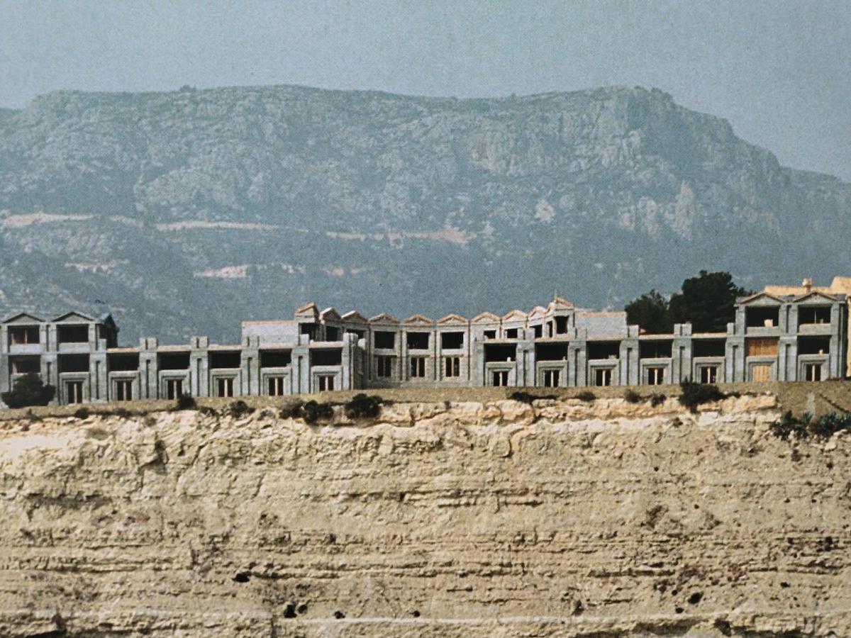 La Muralla Roja de Calp, antes de ser roja: la construcción de la utopía