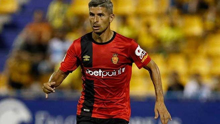 Salva Sevilla, el cerebro del Mallorca a sus 35 aÃ±os, tiene un aÃ±o mÃ¡s de contrato.