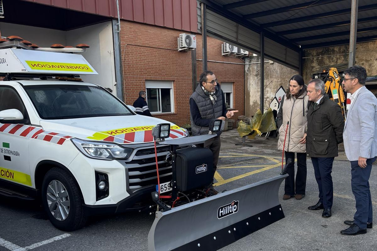 Nuevo vehículo pick up de la Junta.