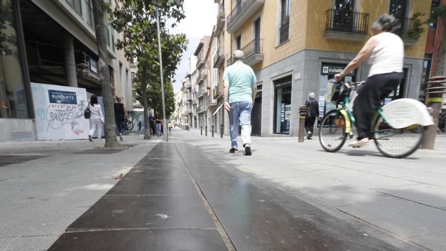 Les peces metàl·liques del carrer Santa Clara que es canviaran