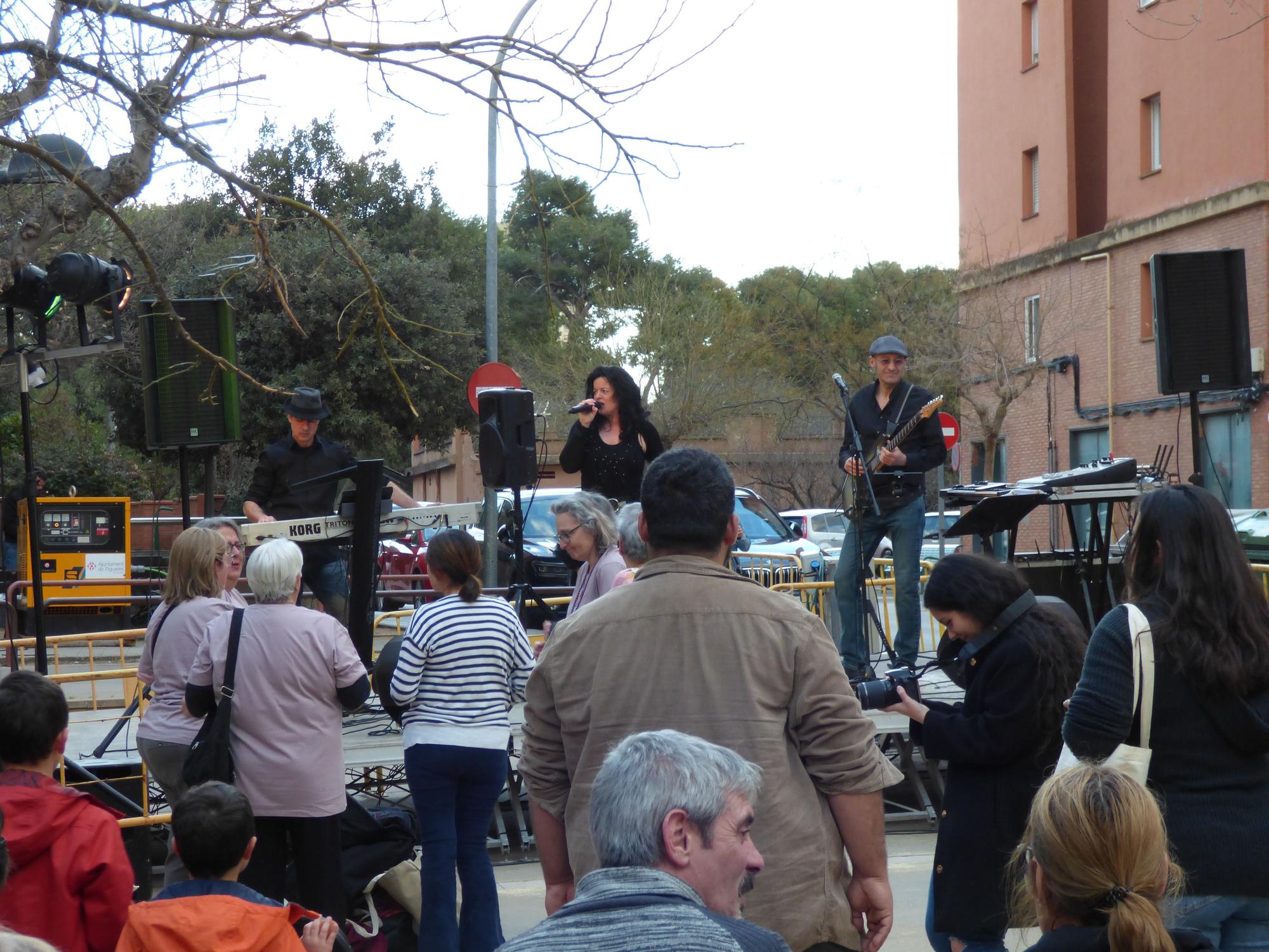 Figueres ret homenatge a l'activista veïnal Carmela Juárez