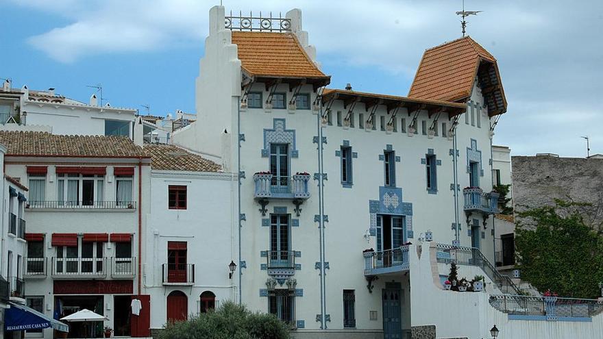 La Casa Serinyana de Cadaqués, a primera línia de mar.