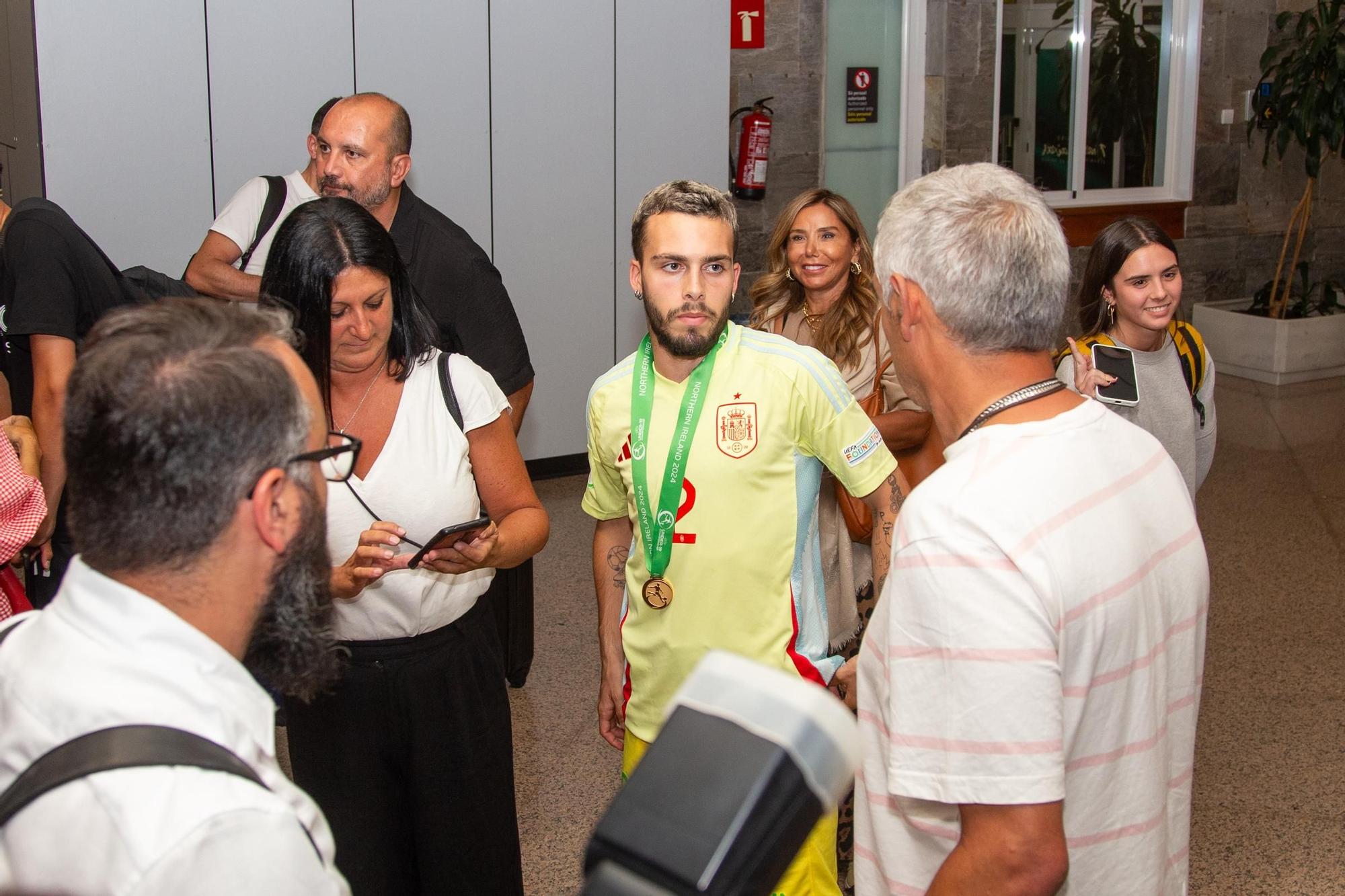 Llegada de David Mella a A Coruña tras proclamarse campeón de Europa sub 19