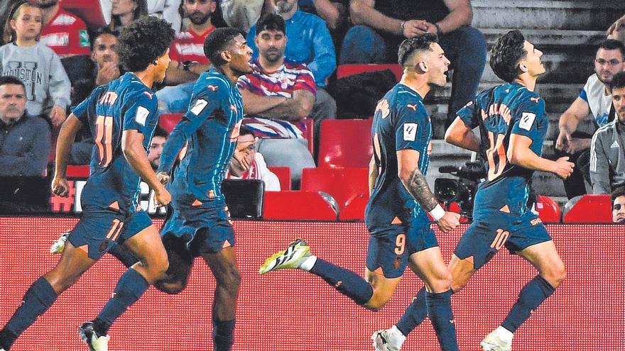 Almeida celebra el gol frente al Granada