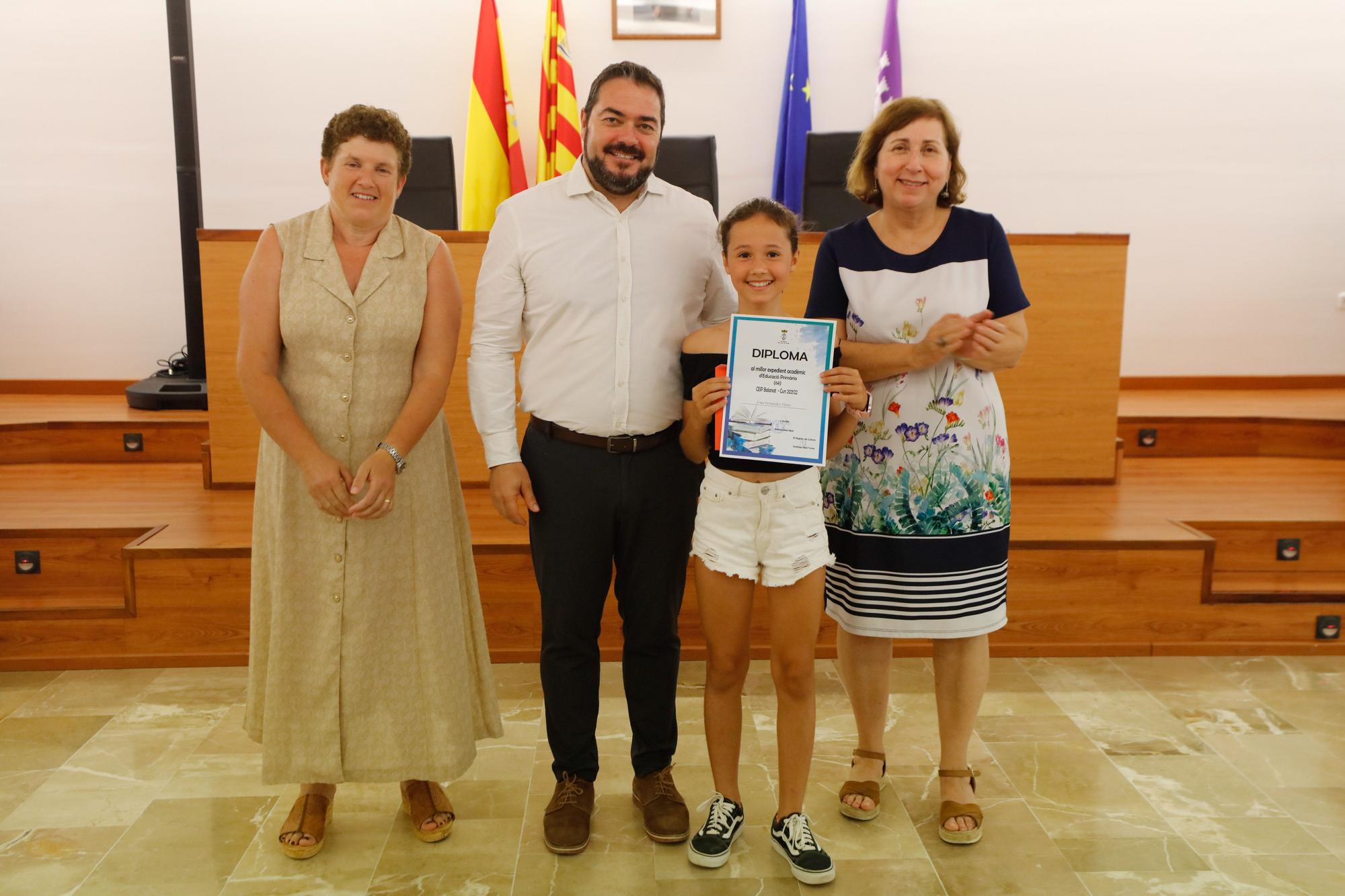 Sant Joan premia a sus mejores estudiantes