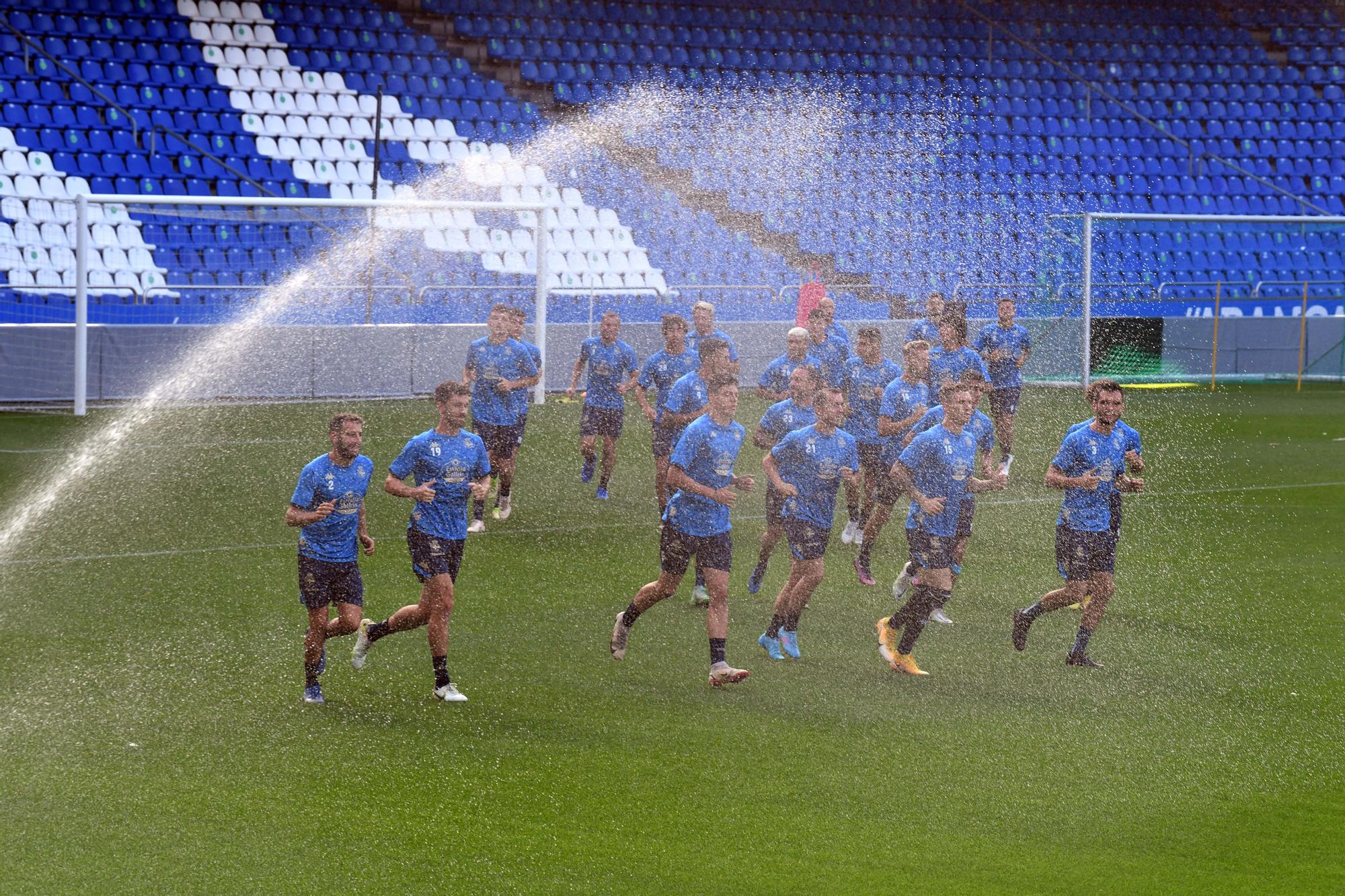 Sin partido con el DUX, el Deportivo se entrena en Riazor