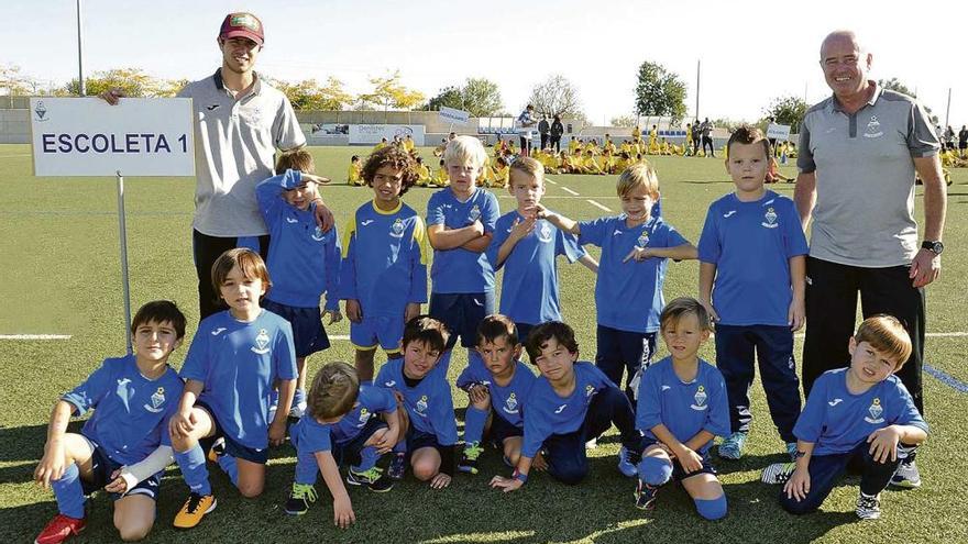 Son Caliu presenta sus equipaciones