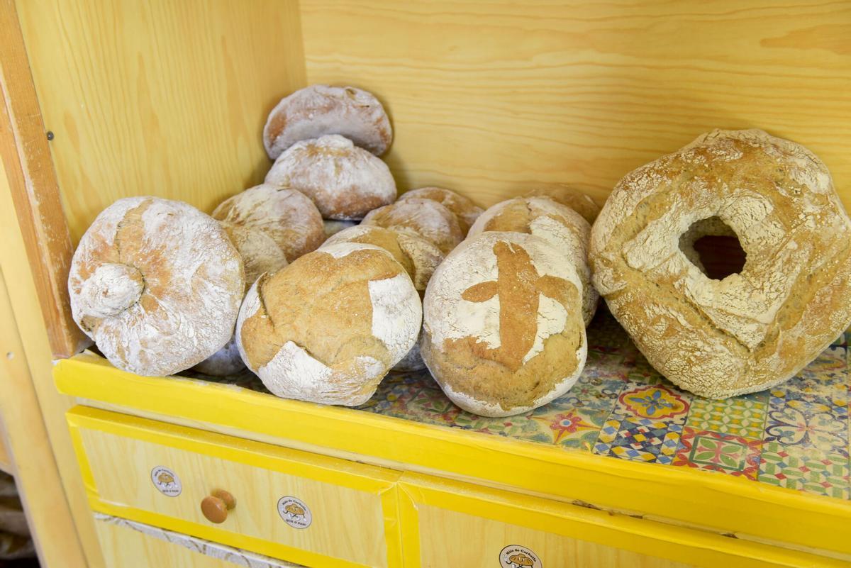 Algunos de los panes de la panadería A Milagrosa.